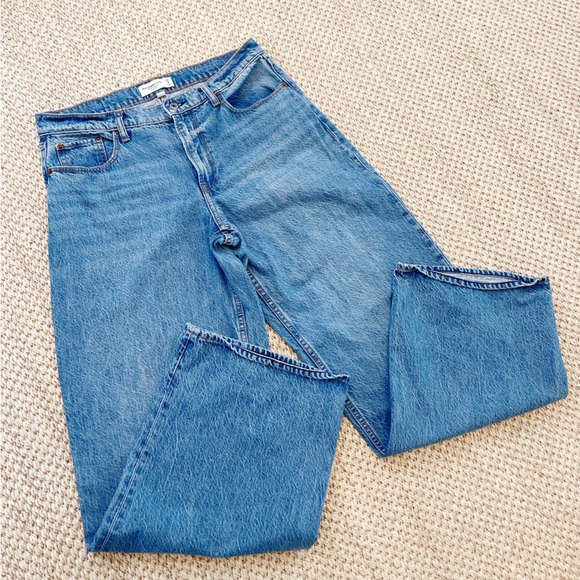 Abercrombie & Fitch Ultra Loose Low Rise Jeans - Picture 5 of 7